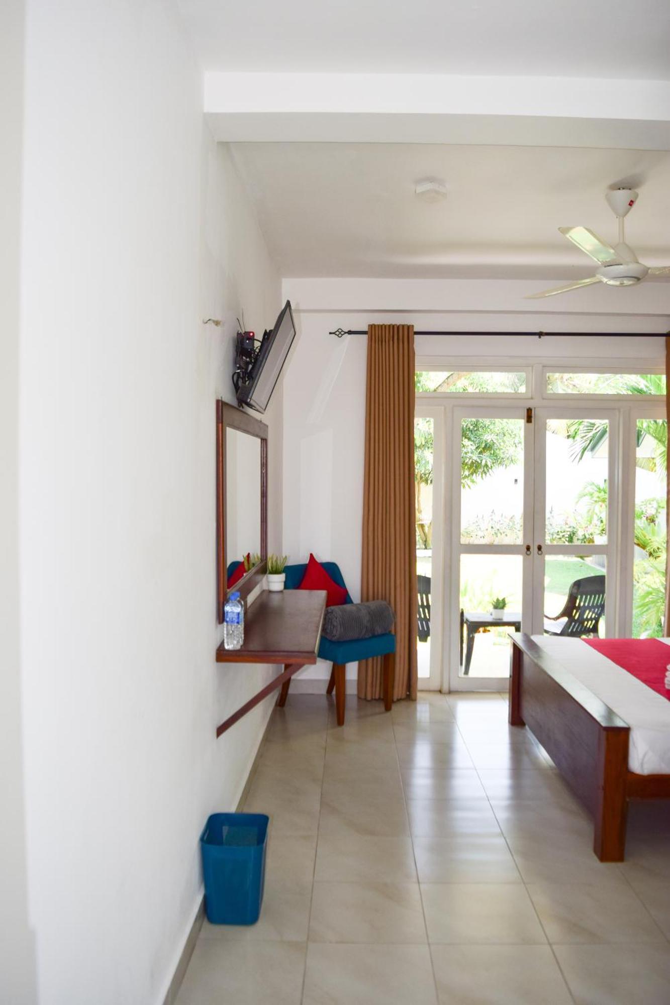 The Bamboo Tree Transit Hotel Katunayaka Extérieur photo