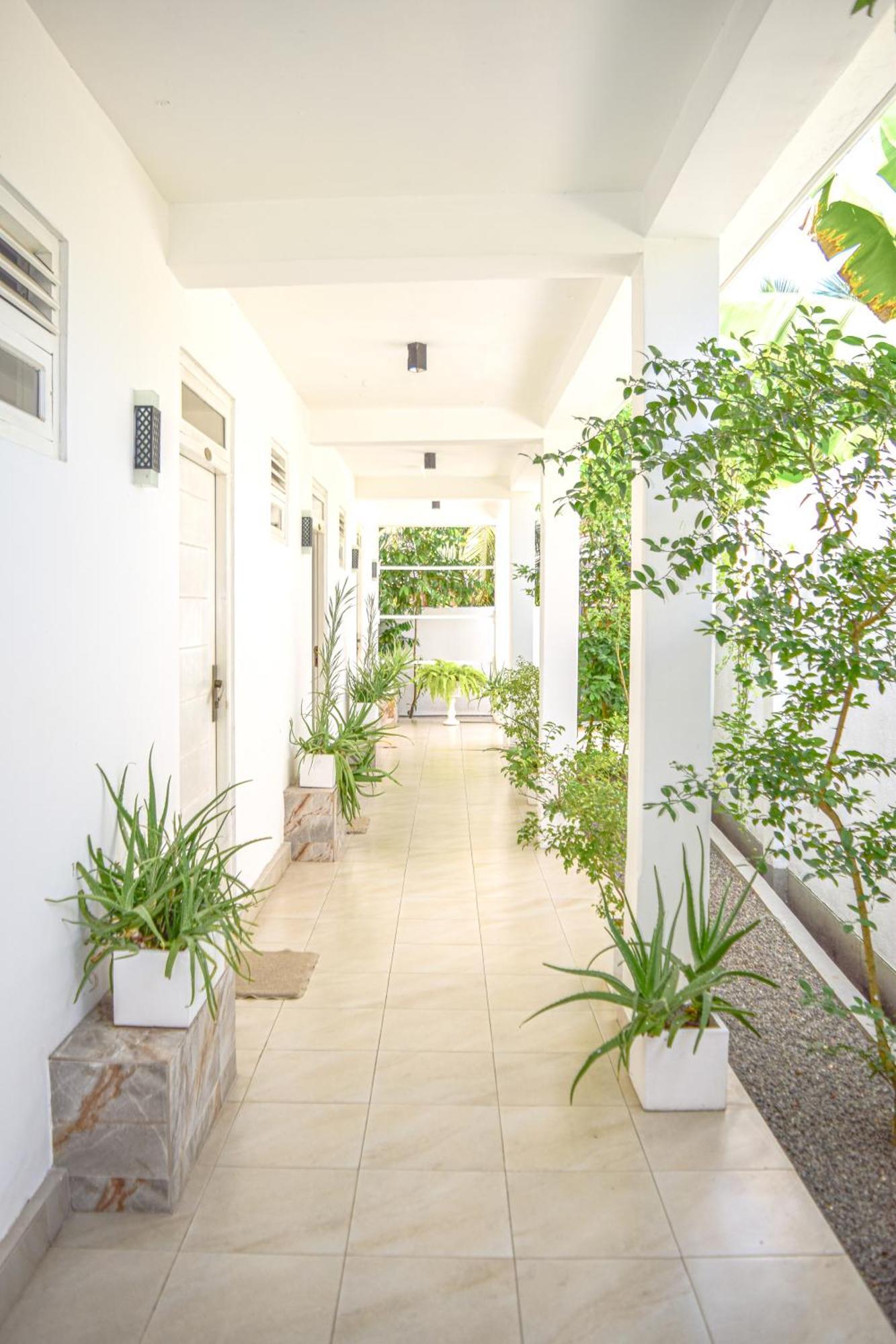The Bamboo Tree Transit Hotel Katunayaka Extérieur photo