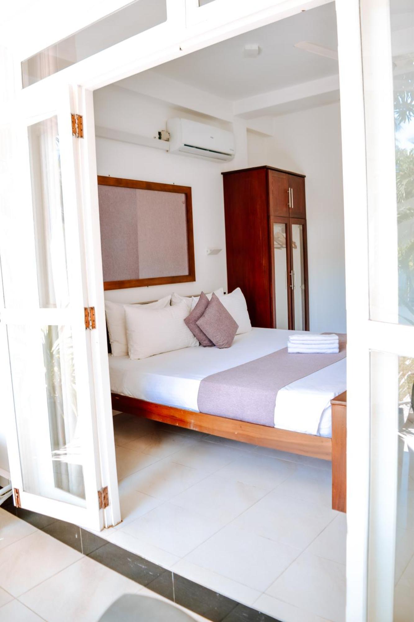 The Bamboo Tree Transit Hotel Katunayaka Extérieur photo