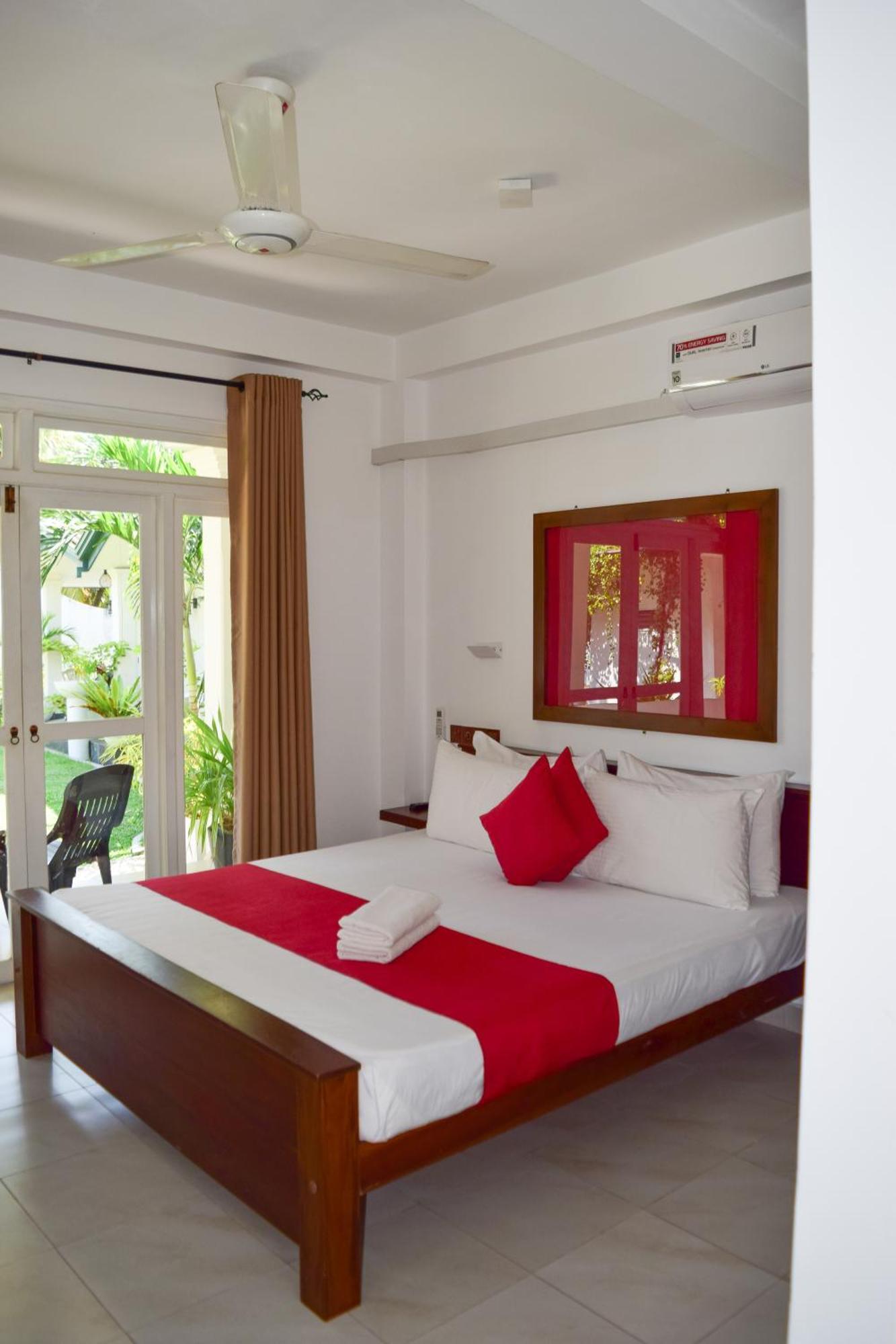 The Bamboo Tree Transit Hotel Katunayaka Extérieur photo